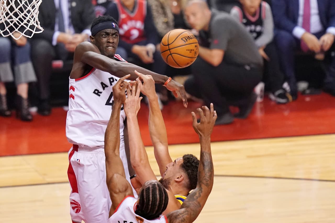 Pero quien acaparó los reflectores en el tercer cuarto fue sin lugar a dudas el delantero camerunés de los Raptors, Pascal Siakam.