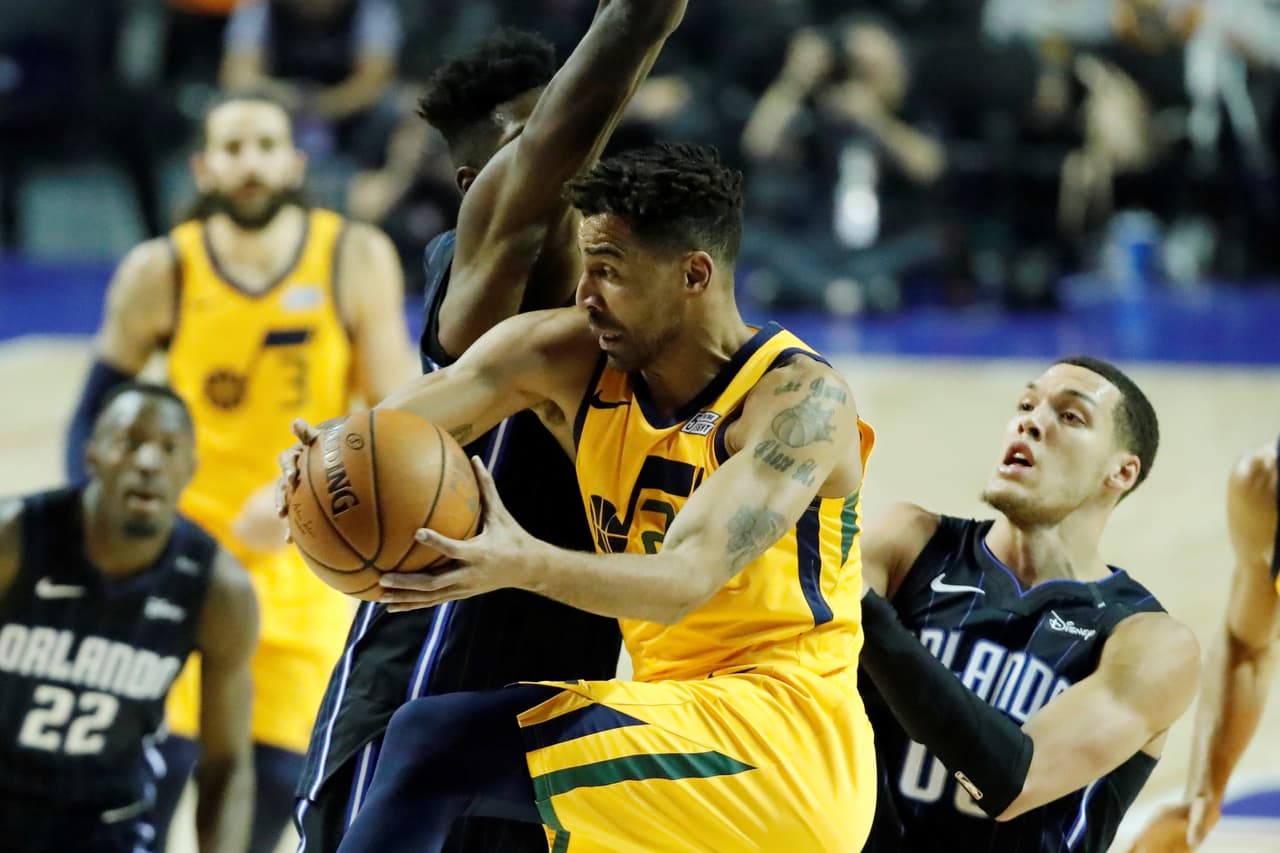 Por 35-33 fue la ligera ventaja para los Jazz al término de la primera mitad.