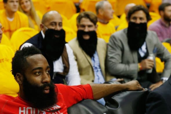 Luego de ganar tres juegos seguidos y perder uno en Dallas, y en medio de controversias por tensiones entre los dos equipos que llegaron hasta Twitter, el equipo de Houston avanza a la siguiente fase de playoffs en la Conferencia del Oeste.