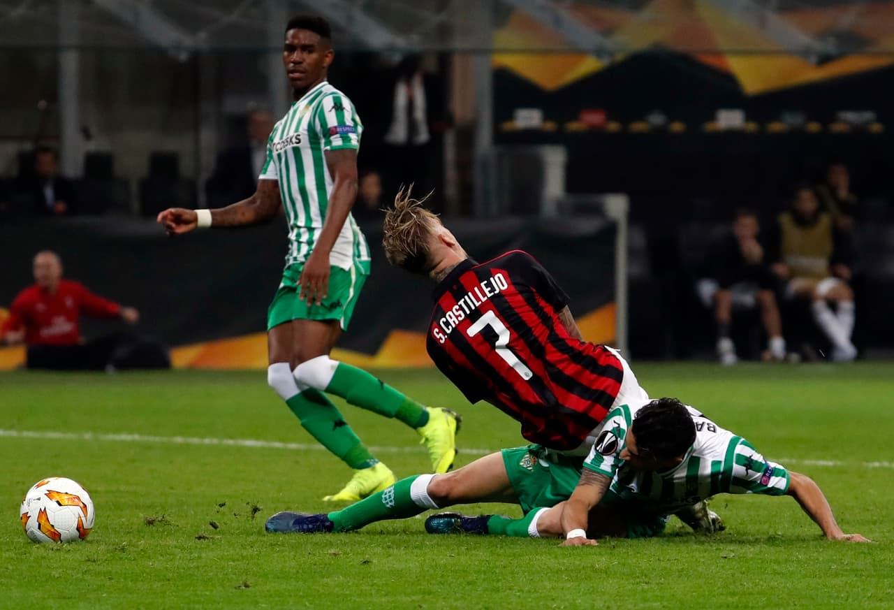 Después de un buen pase de Higuaín, el mediocampista se disponía a rematar y el ex Barcelona lo cruzó.