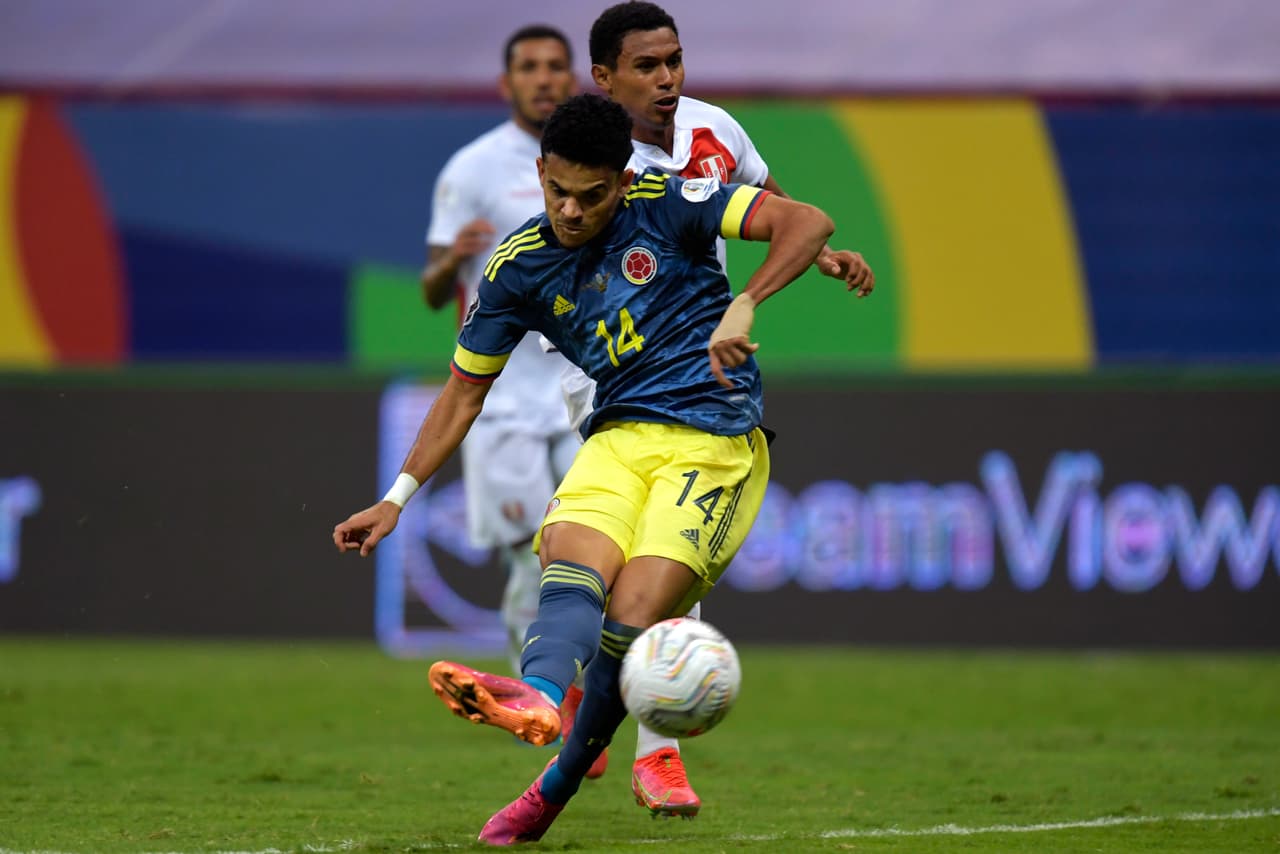 El empate motivó a los colombianos, que vieron a Luis Díaz quedarse a nada de anotar otro golazo de tijera en el torneo al 52’, pero Gallese le negó el placer.