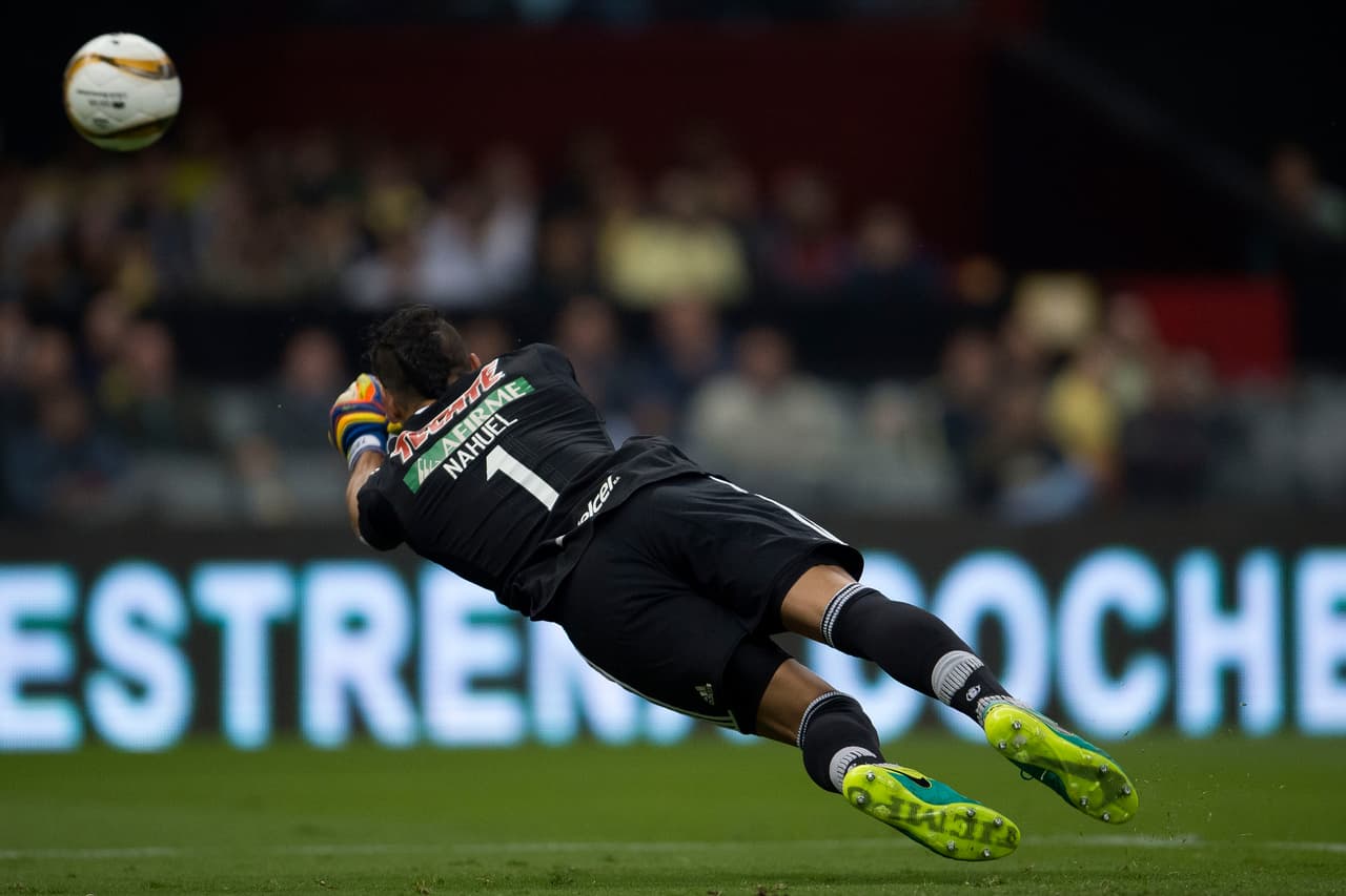 El arquero Nahuel Guzmán se vistió de figura cada vez que fue necesario para darle seguridad a su arco.