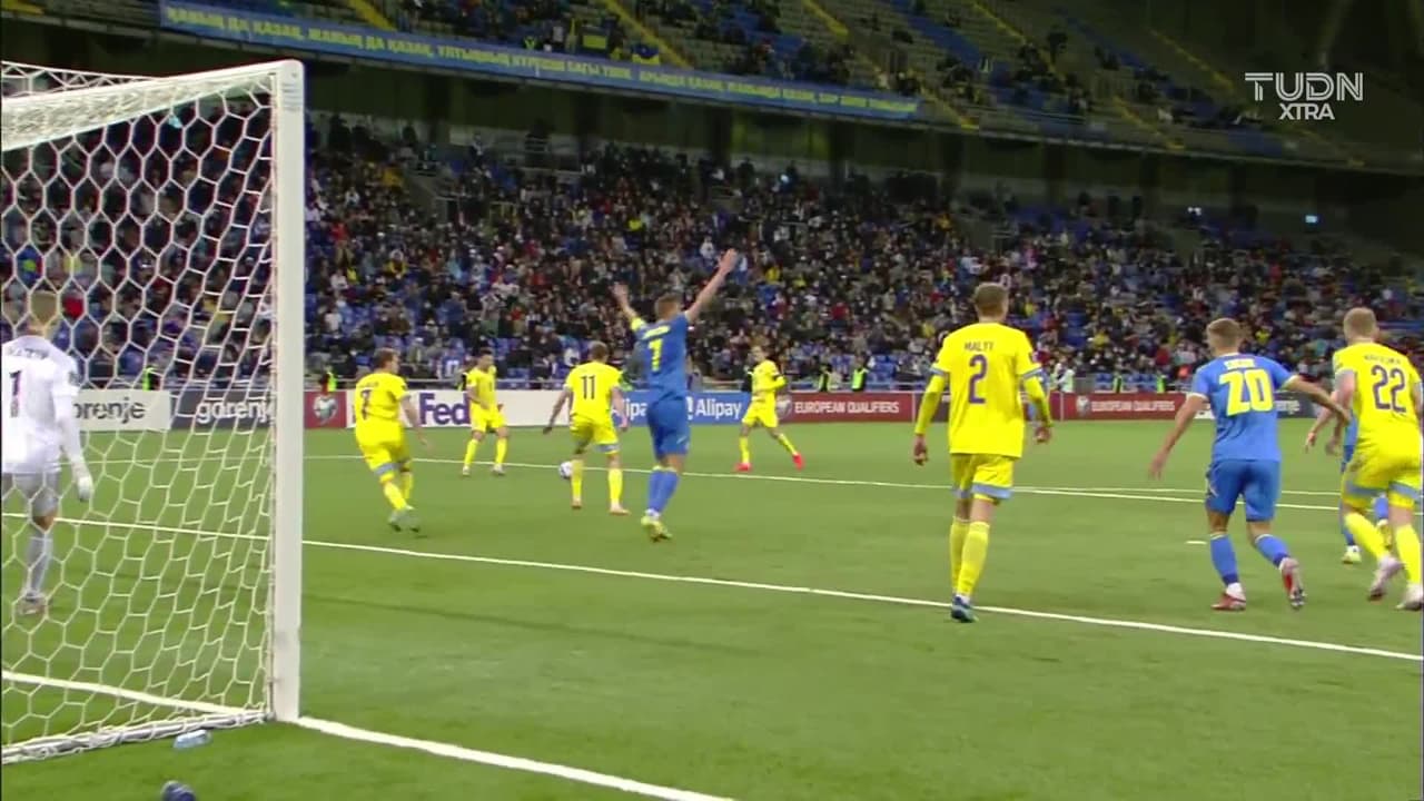 ¡TIRO ATAJADO! disparo por Abat Aimbetov.