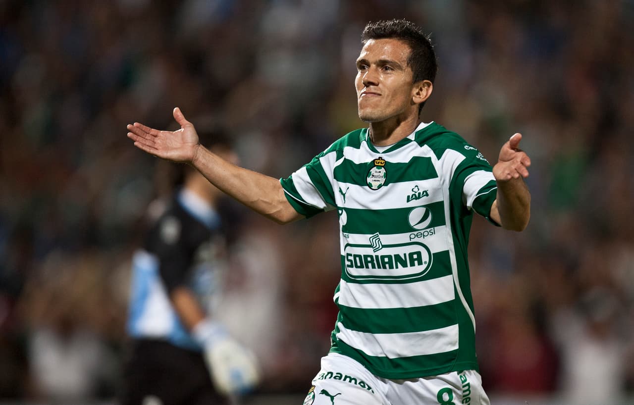 Juan Pablo Rodríguez nació rojinegro y estuvo a nada de salir campeón pero el Toluca lo amargó. Levantó la copa con las Chivas y con Santos, donde es ídolo.