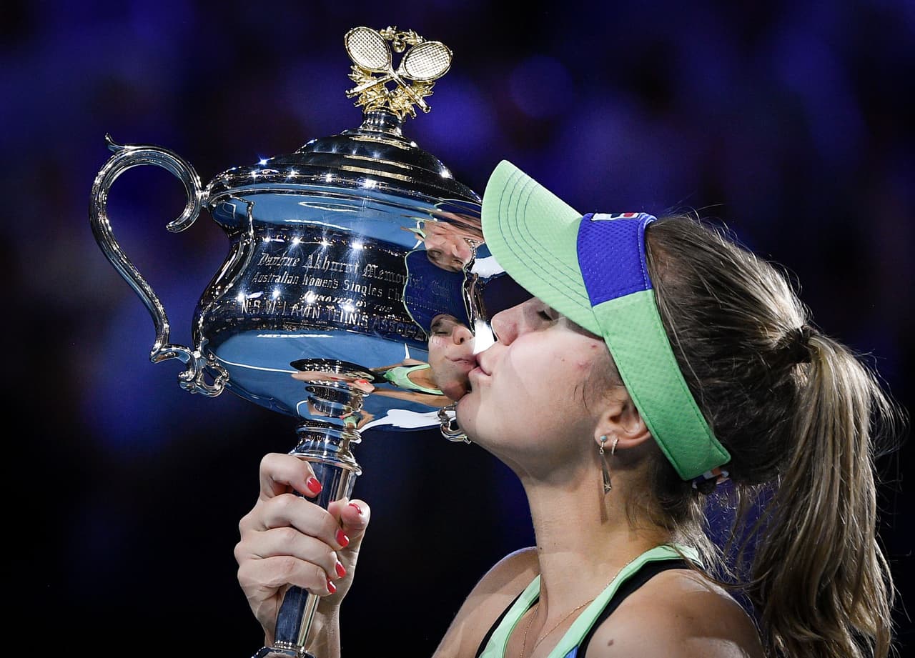 “Oficialmente, mi sueño se ha hecho realidad. Los sueños se hacen realidad. Así que, si tienen un sueño, vayan a por él y se hará realidad”, expresó la campeona más joven en Melbourne Park desde 2008.