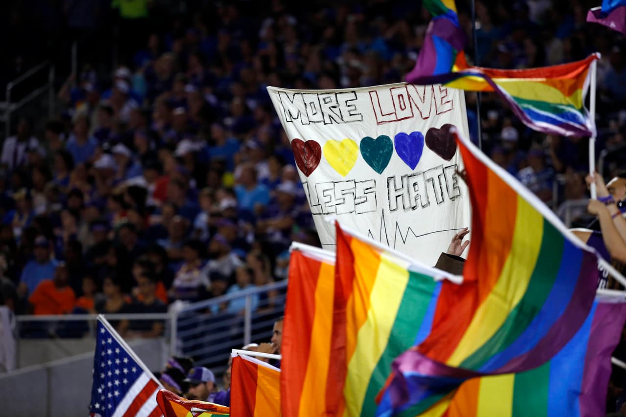 Más muestras de solidaridad con la ciudad de Orlando y sus víctimas.