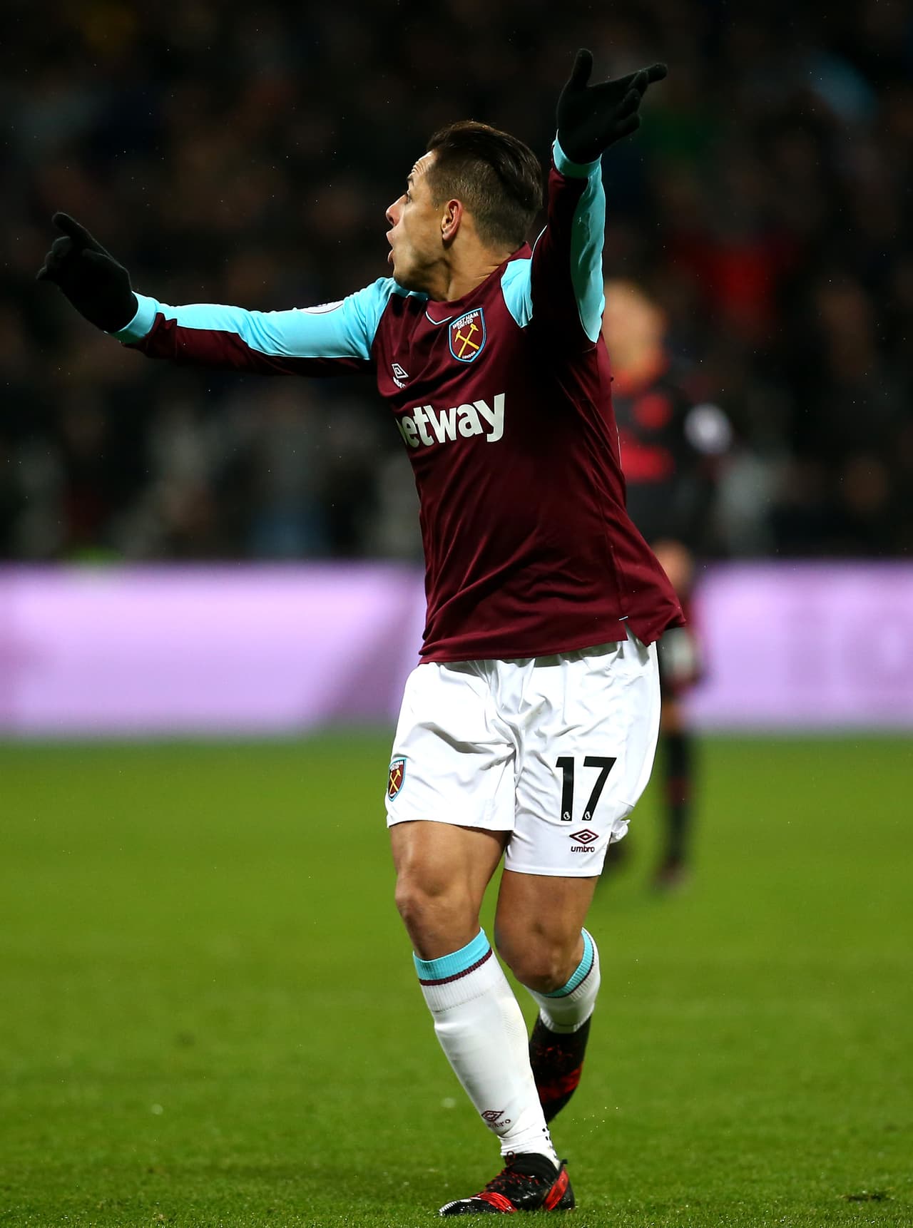 <b>Sabado 16 de diciembre / Stoke City Vs. West Ham: </b>con solo ocho minutos en cancha, y tras una lesión, Javier 'Chicharito' Hernández reapareció con los Hammers en el empate 0-0 con Arsenal. Con más sesiones de entrenamiento es probable que vuelva a la titularidad en esta jornada.