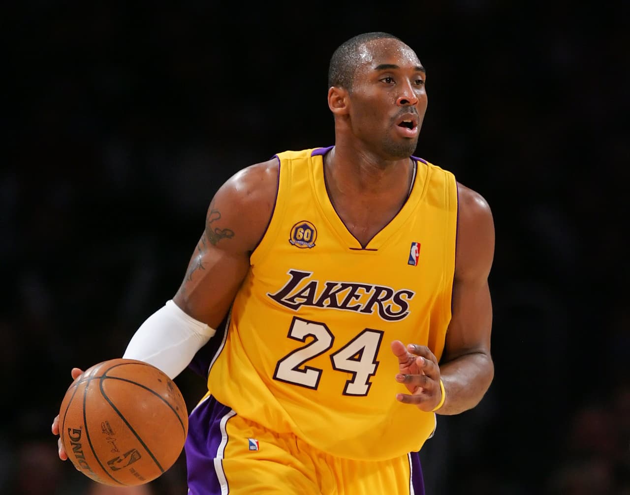 Otro de los que lo consiguió más de una vez fue Kobe Bryant, con los Lakers. La primera vez fue una racha de nueve juegos llegando incluso en dos de ellos a superar los 50 puntos en el año 2003. Luego, en el 2007, repitió pero solo con cinco partidos.