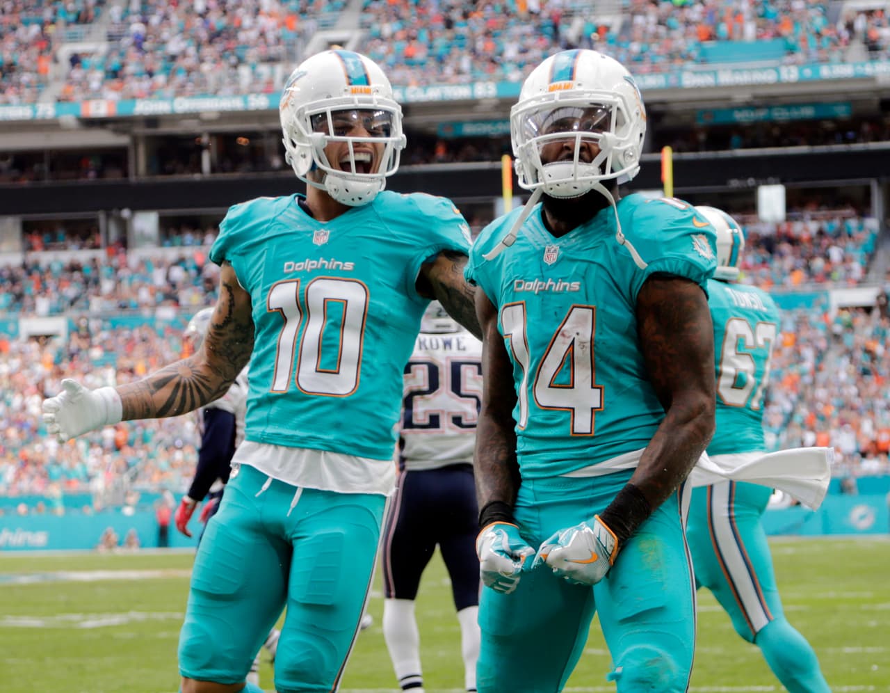 <i>Pronóstico de la temporada</i>
<br>Miami podría tener un buen inicio de temporada si se pone las pilas desde el arranque de la actividad. Tiene juegos claves como el debut ante Tampa Bay, la visita a los Chargers y un juego en Londres contra los Saints. Uno de sus partidos más difíciles será su visita al nuevo estadio de Atlanta, así como los choques en el Hard Rock Stadium ante Raiders, Broncos y Pats.
<b>PICK: 8-8</b>