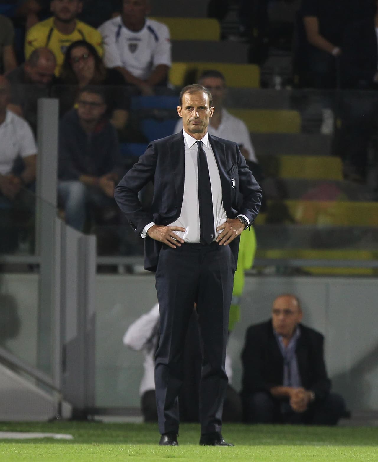 Por momentos se vio preocupado al entrenador de la Juventus Massimiliano Allegri.