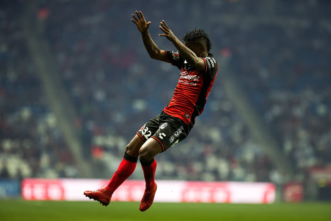 Tras el empate 1-1 conseguido en el Estadio Caliente, parecía que Monterrey podría dominar la situación en el BBVA Bancomer. Pero no fue así, Miler Bolaños, con ayuda de Lionel Vangoni, hizo el 1-0 a los 5 minutos.