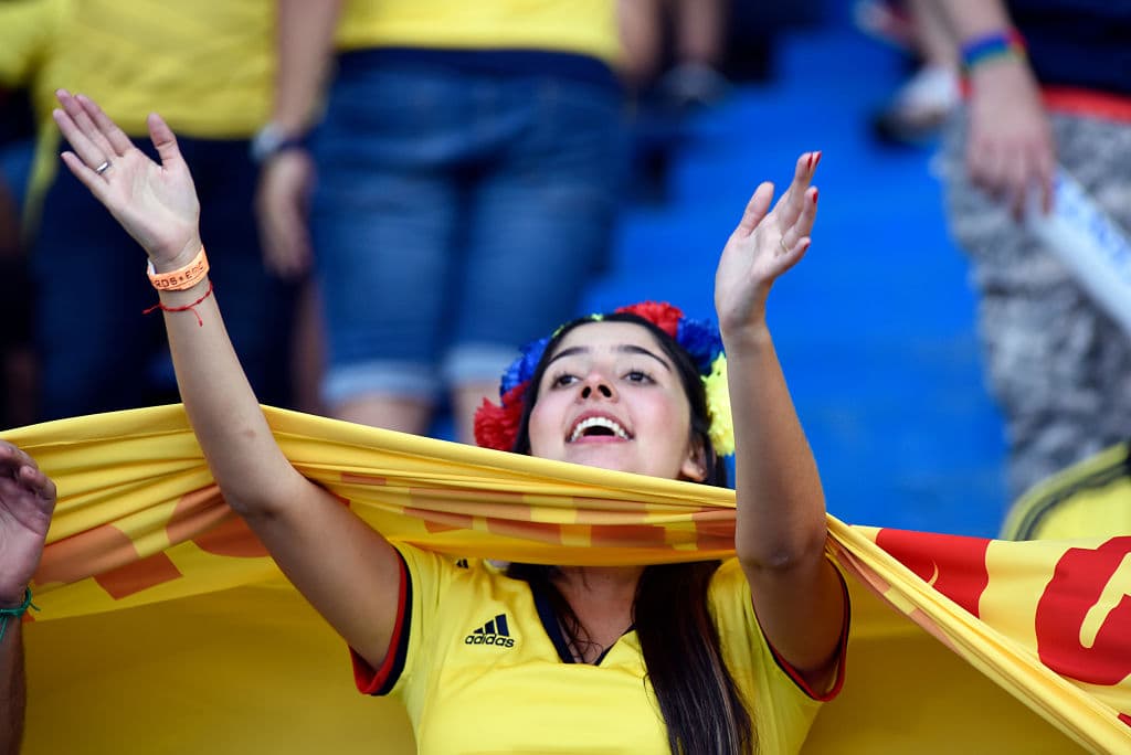 BARRANQUILLA, COLOMBIA - OCTOBER 05: A fan of Colombia cheers for her team prior a match between Colombia and Paraguay as part of FIFA 2018 World Cup Qualifiers at Metropolitano Roberto Melendez Stadium on October 05, 2017 in Barranquilla, Colombia. (Photo by Guillermo Legaria/Getty Images)