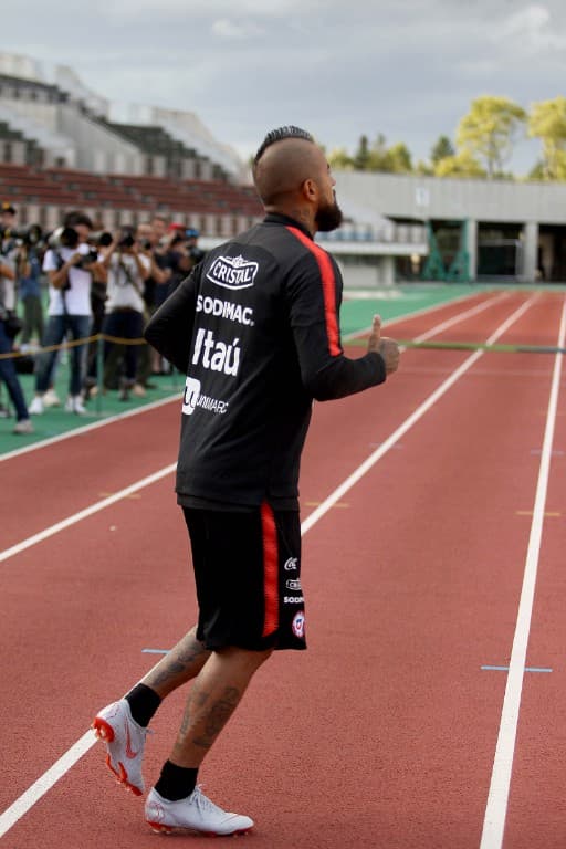 Chile, con
<b>Arturo Vidal, </b>iba a enfrentar a Japón y Corea del Sur en juegos amistosos,
<a href="http://https://www.univision.com/deportes/futbol/cancelan-el-japon-vs-chile-debido-al-terremoto-de-67-grados-en-el-pais-nipon-video">pero por el terremoto de las últimas horas el juego ante los nipones fue cancelado.</a>