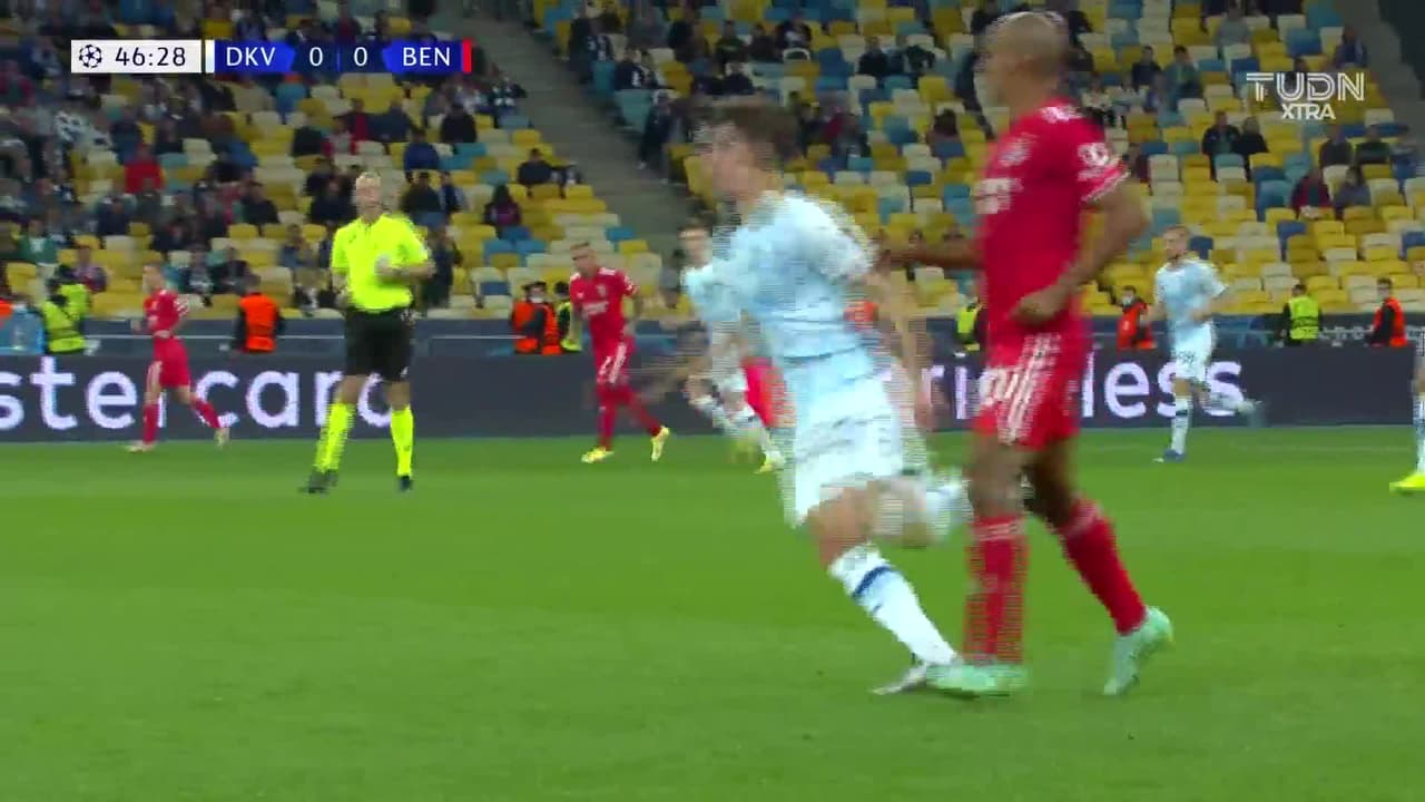 ¡TIRO ATAJADO! disparo por Everton Sousa Soares.