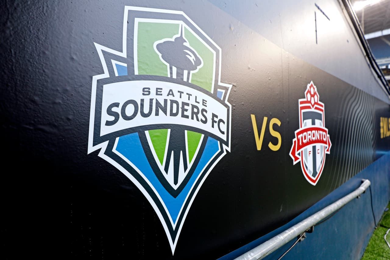 Cada club de MLS tiene un logo, un escudo. Algunos se han mantenido sin cambios desde el inicio de la liga; otros han variado de manera notable. Te invitamos a recorrer su evolución.