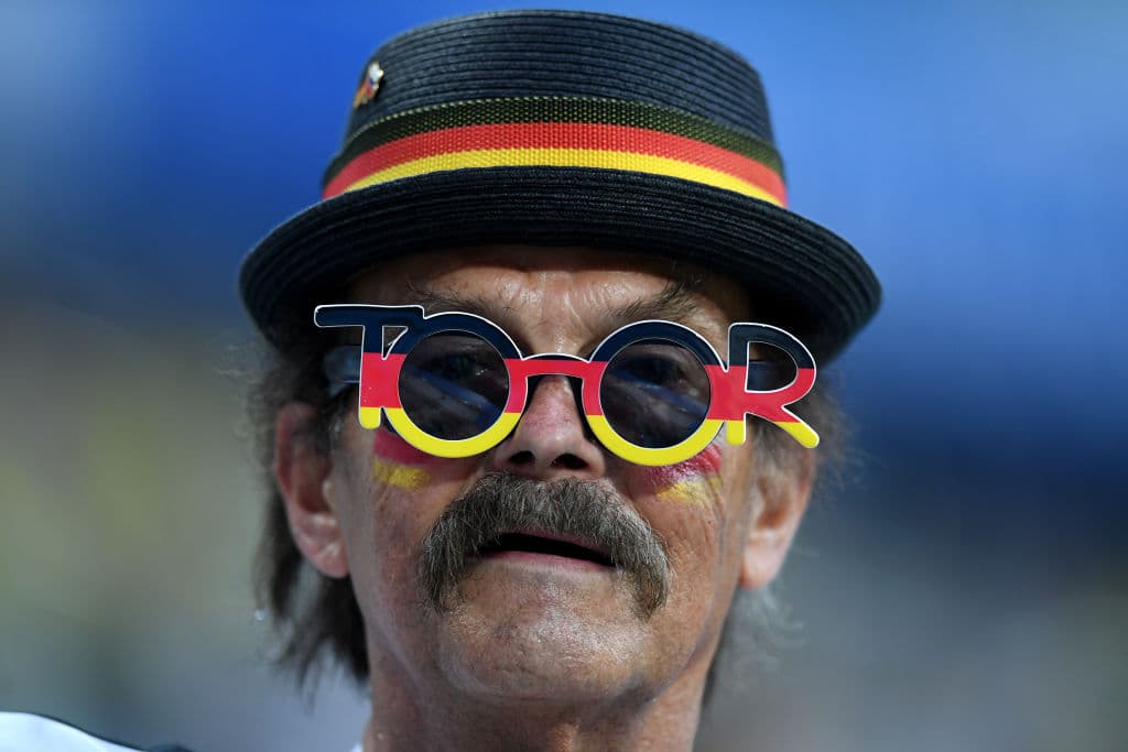 Los fanáticos de Alemania y de Suecia viven la fiesta del segundo partido de ambos países por el grupo F en el Mundial de Rusia 2018, en medio del colorido del certamen.