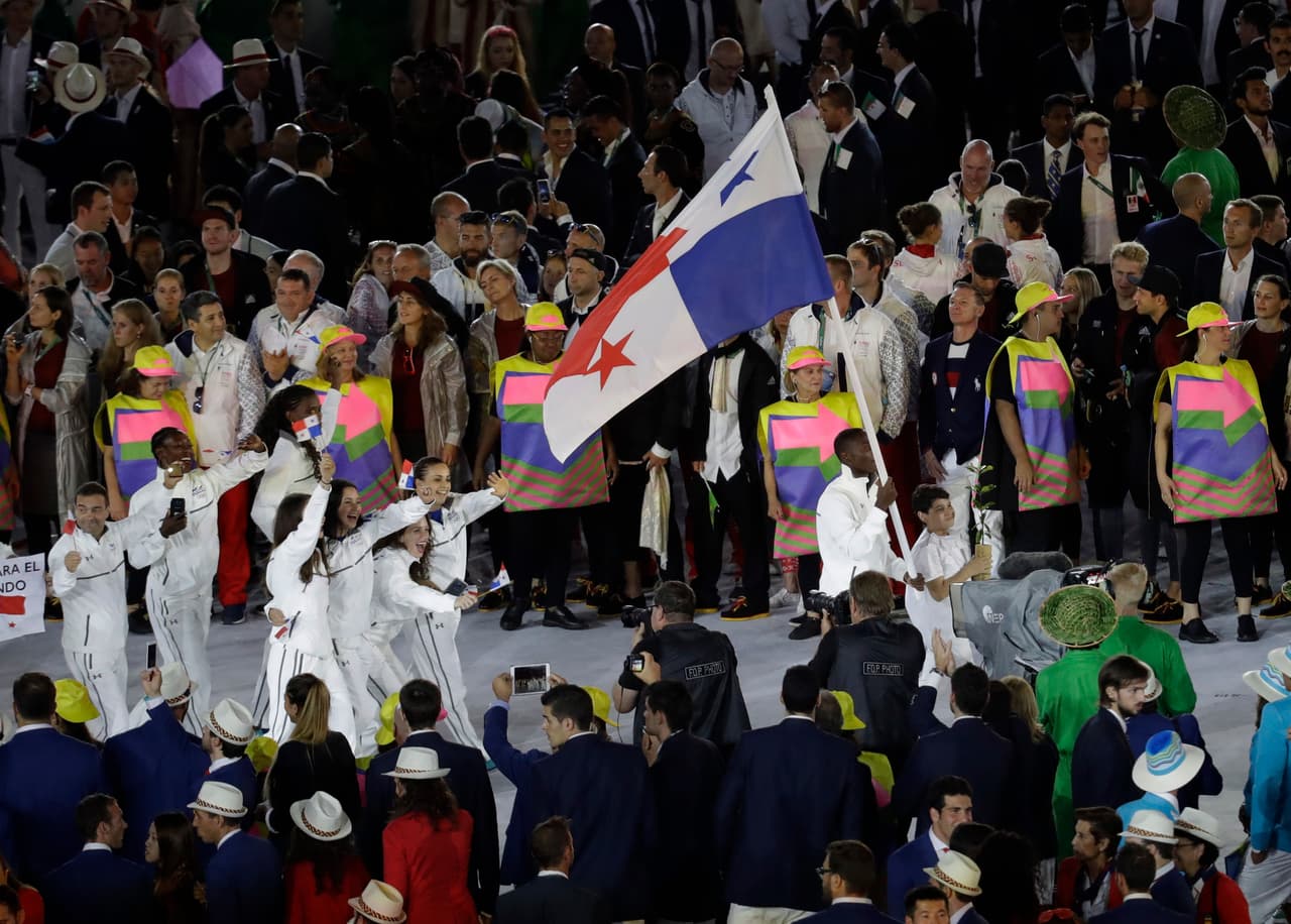 Panamá desfiló con el velocista Alfonso Edward al frente.