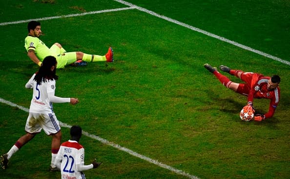 Parecía que Lopes iba a recibir el primer gol en cualquier momento, las llegadas, el asedio, la presión iban en aumento, y cuando parecía que se doblaba, nunca se quebró.