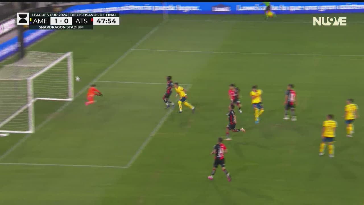 ¡Cabezazo de Márquez que sale apenas abierto, Atlas quiere el empate!