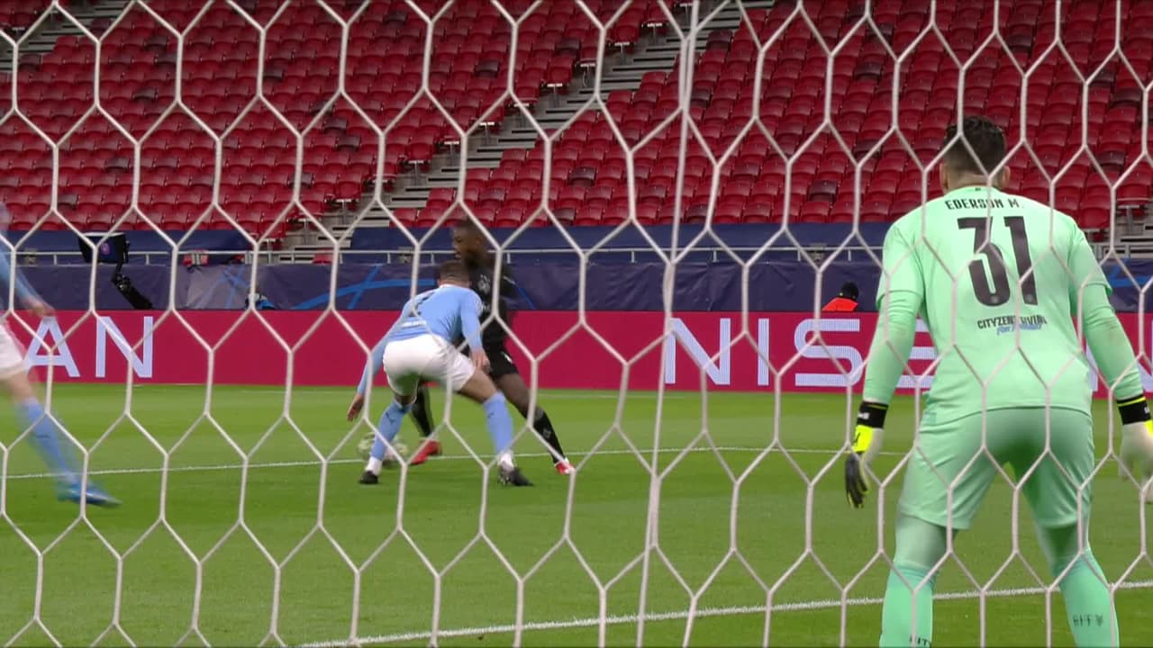 ¡TIRO ATAJADO! disparo por Marcus Thuram.