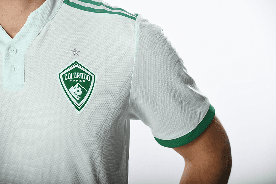 Colorado Rapids acudió al pasado al presentar su camiseta alternativa de 2021.