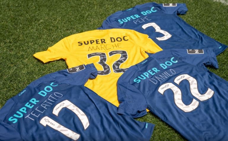 Porto y 'Tecatito' Corona harán homenaje por lucha al COVID-19