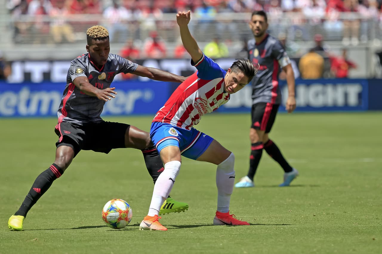 A Dieter Villalpando le costó trabajo en medio campo ante Florentino Luis.