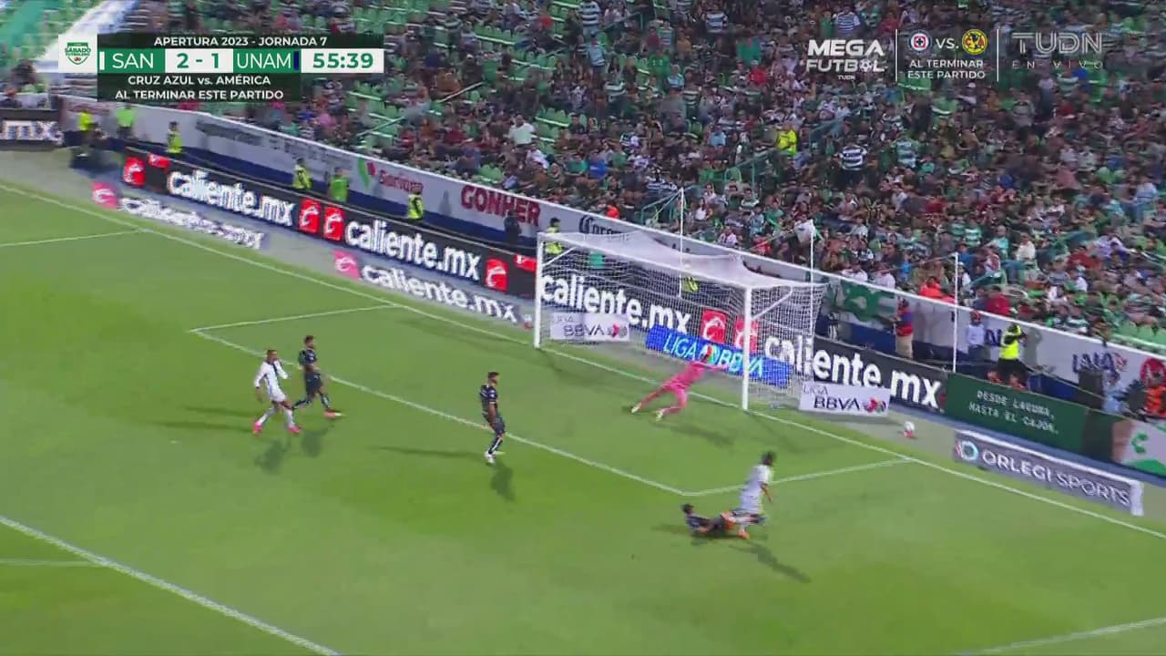 Diego Medina sacude red de Pumas