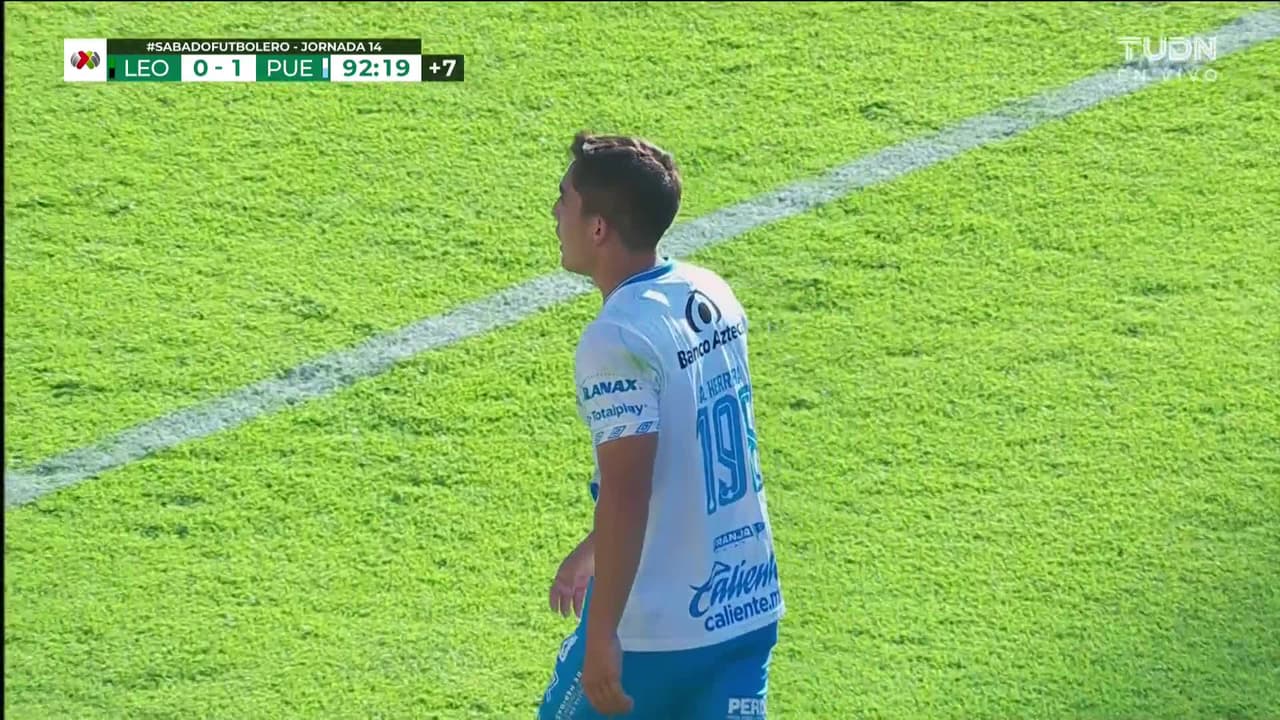 ¡Tarjeta Roja! Alberto Herrera recibe la segunda amarilla y se va del juego.