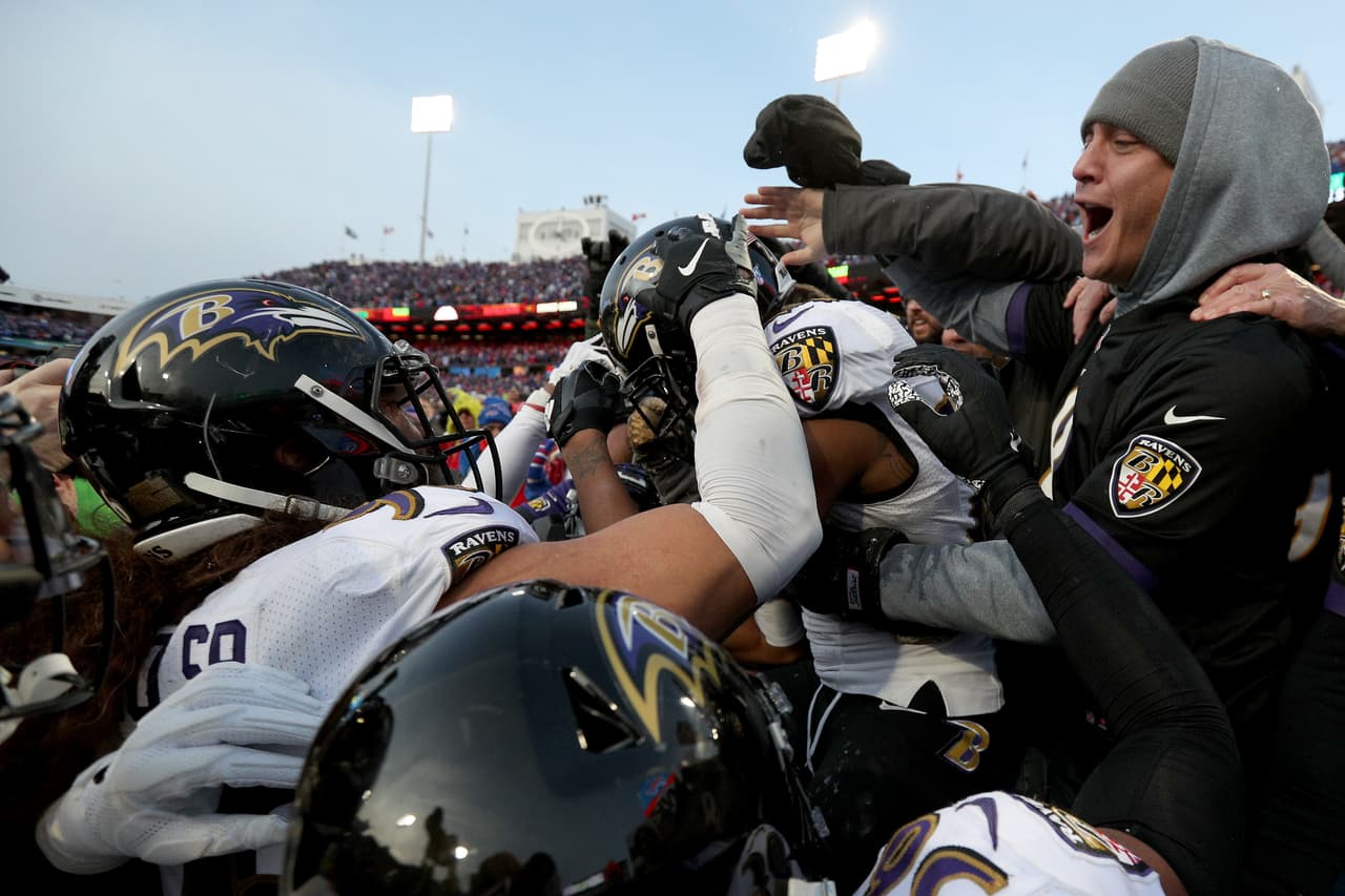 Baltimore Ravens no tuvo su mejor partido pero aún así, Lamar Jackson pasando sólo 145 yardas y corriendo por menos de cuatro yardas por acarreo, Baltimore aún lo logra y es el mejor del ranking. Su récord es de 11-2.