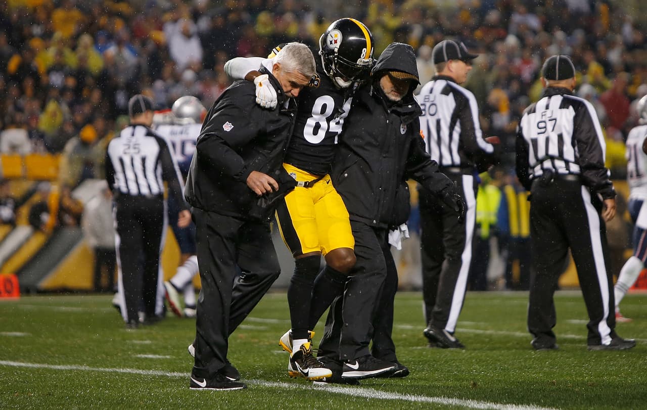 Antonio Brown sufrió desgarre; volvería en playoffs