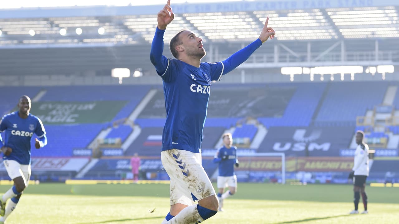 Acusan a Cenk Tosun de realizar supuesto saludo fascista en festejo