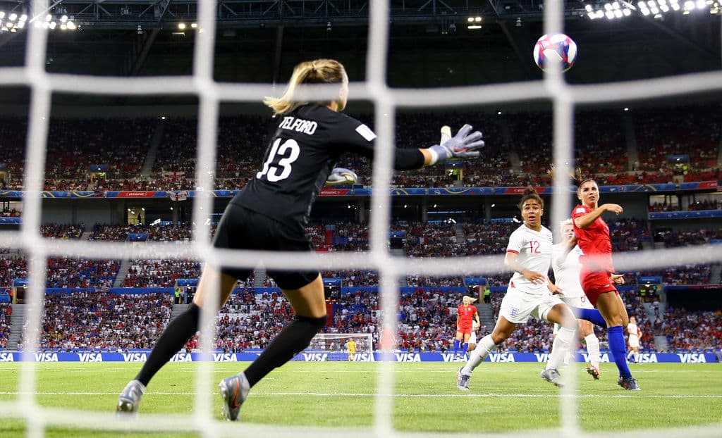 Era el minuto 31 del partido cuando impactó de manera más que precisa el esférico con su testa.