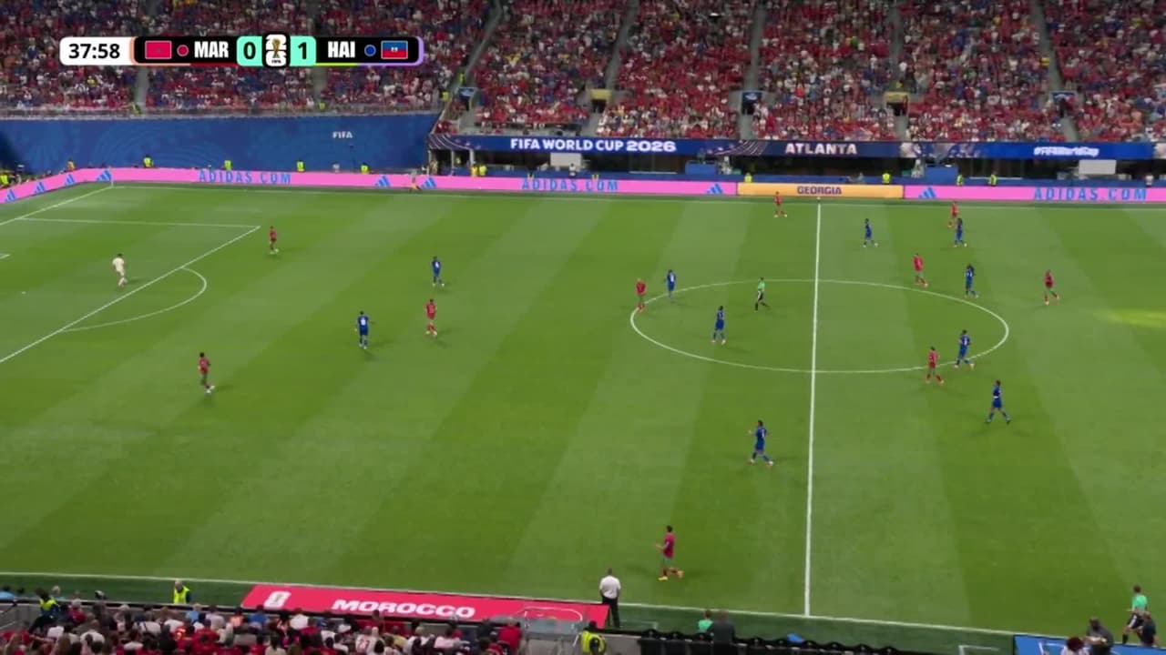 ¡GOL!  anota para Marruecos. Achraf Hakimi