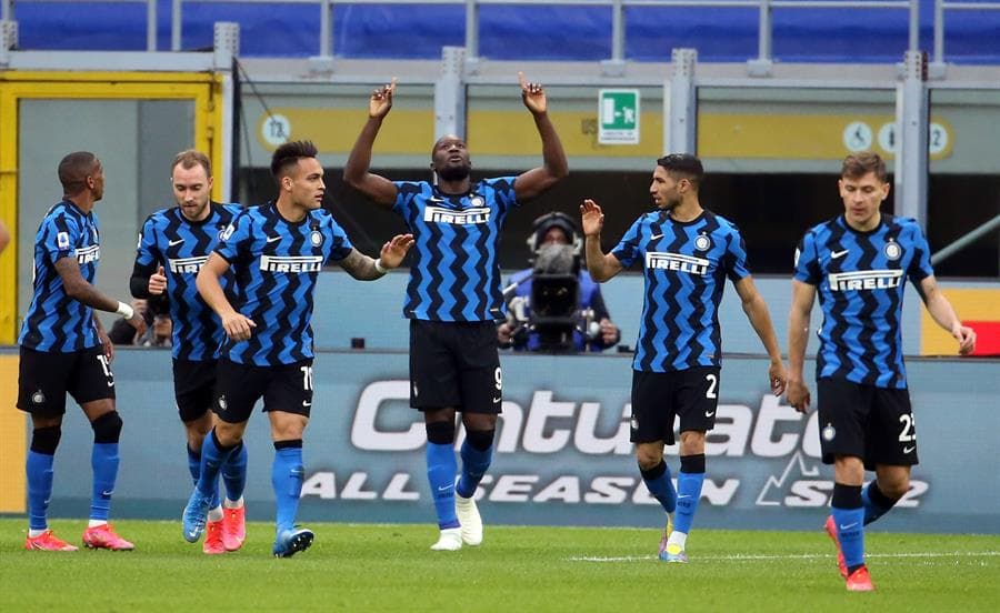 Con goles de Romelu Lukaku y Lautaro Martínez, los 'Nerazzurri' se llevan la victoria sobre el Sassuolo durante la Jornada 28 de la Serie A. El único tanto para la visita fue por parte de Hamed Junior Traoré al minuto 85 del encuentro. El Inter queda como líder absoluto de la liga italiana.