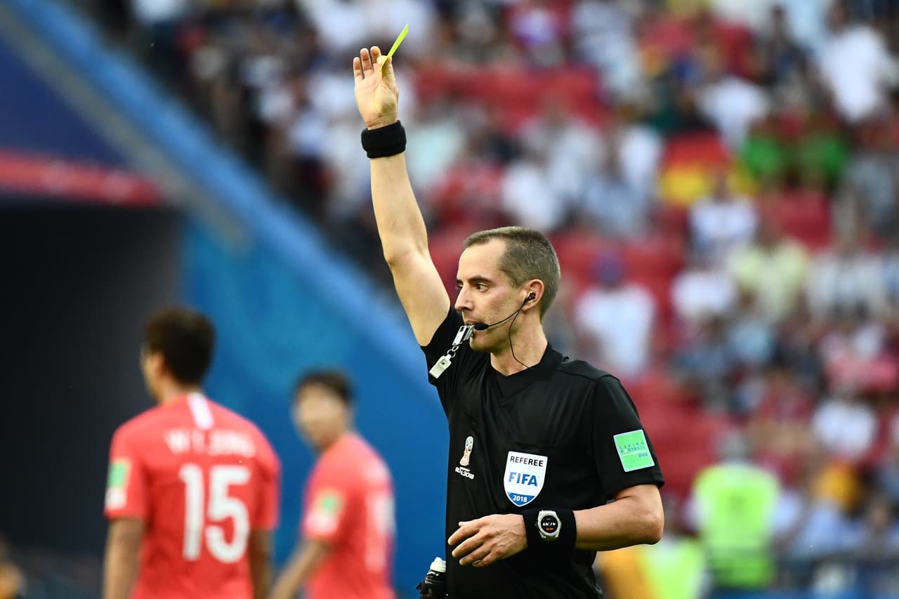 14. Mark Geiger (Estados Unidos) - Seis tarjetas amarillas en dos partidos.