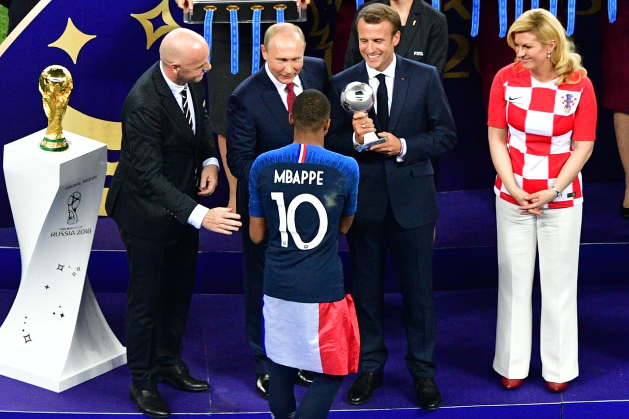 Después le dedicó unas palabras de reconocimiento al francés Kylian Mbappé quien se llevó el premio al Jugador Joven del Mundial.