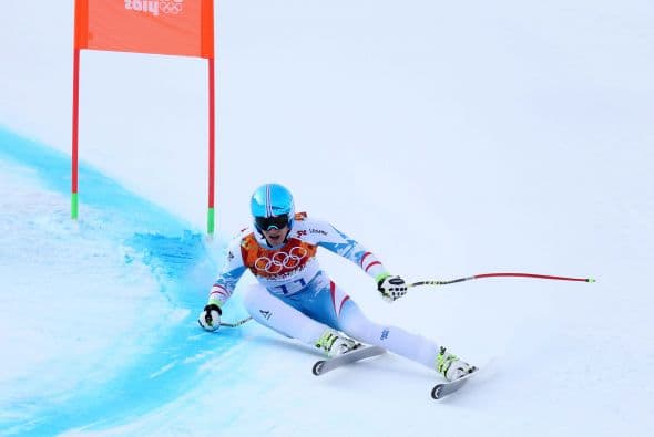 Mayer, de 23 años e hijo de, Helmunt, un subcampeón olímpico de supergigante en Calgary'88, consiguió aventajar en 6 centésimas a Innerhofer y diez a Jansrud.