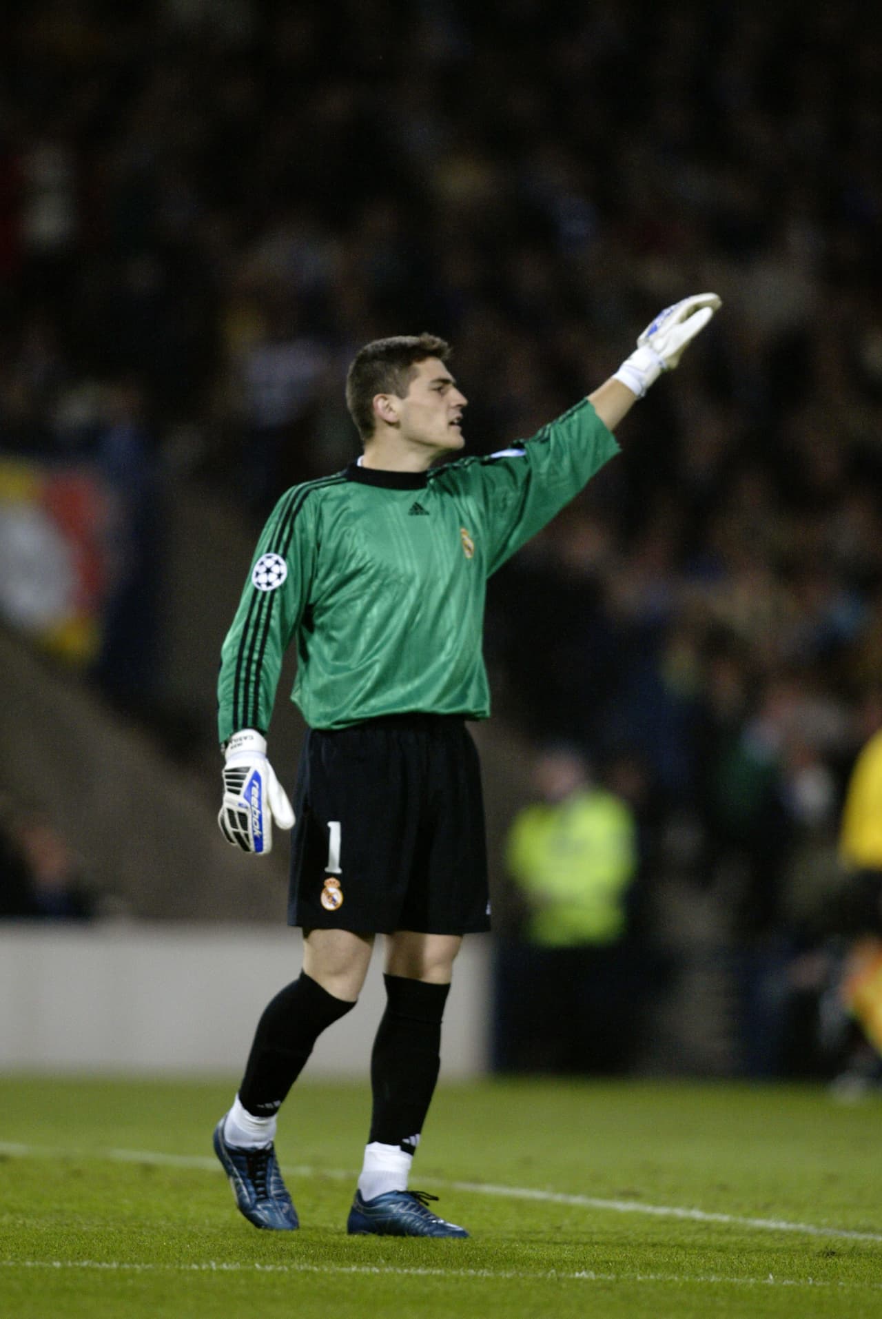 Para la edición 2001/2002 el Real Madrid volvió a consagrarse como campeón e Iker fue vital para ello. No fue titular, pero César Sánchez salió lesionado y el joven portero entró para hacerse gigante.