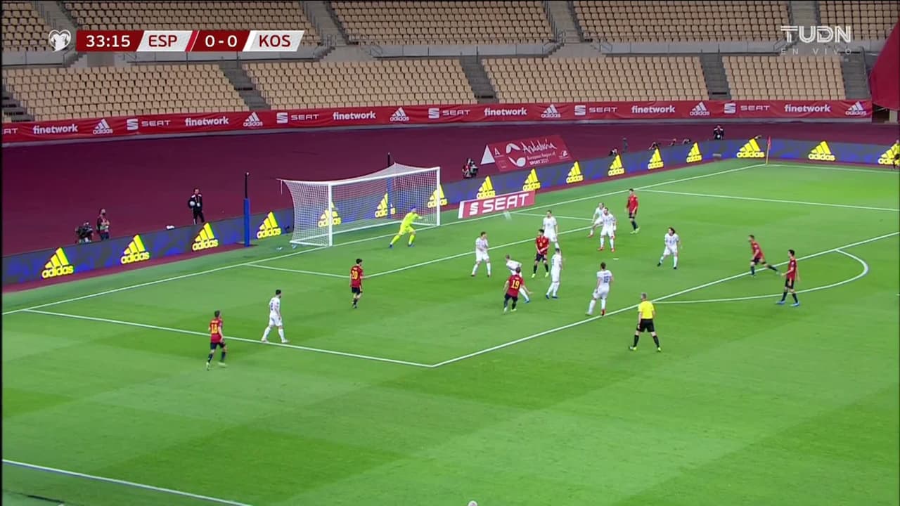 ¡GOL!  anota para España. Dani Olmo