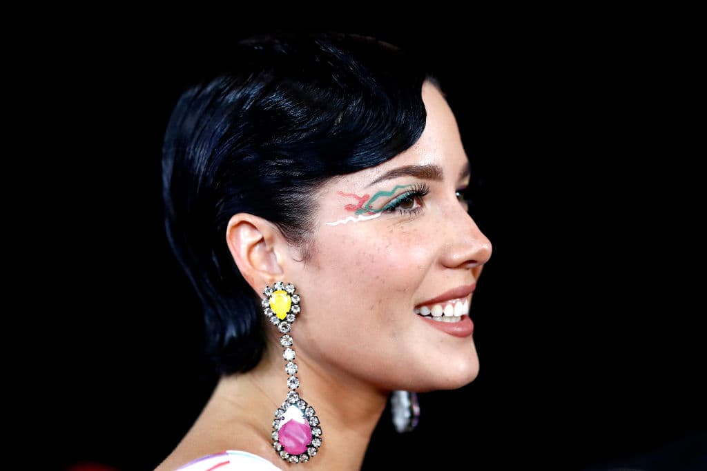 Aún no hay muchos detalles sobre el embarazo de Halsey, pero ya cuenta con las mejores vibras de sus seguidores.