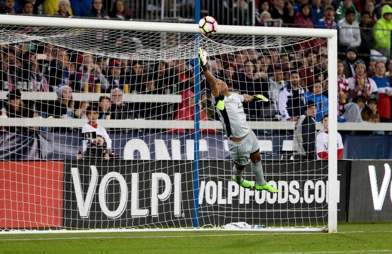 Partido para el olvido para Donis Escober que tuvo que sufrir uno tras otro gol sin poder deetener a un Estados Unidos motivado.