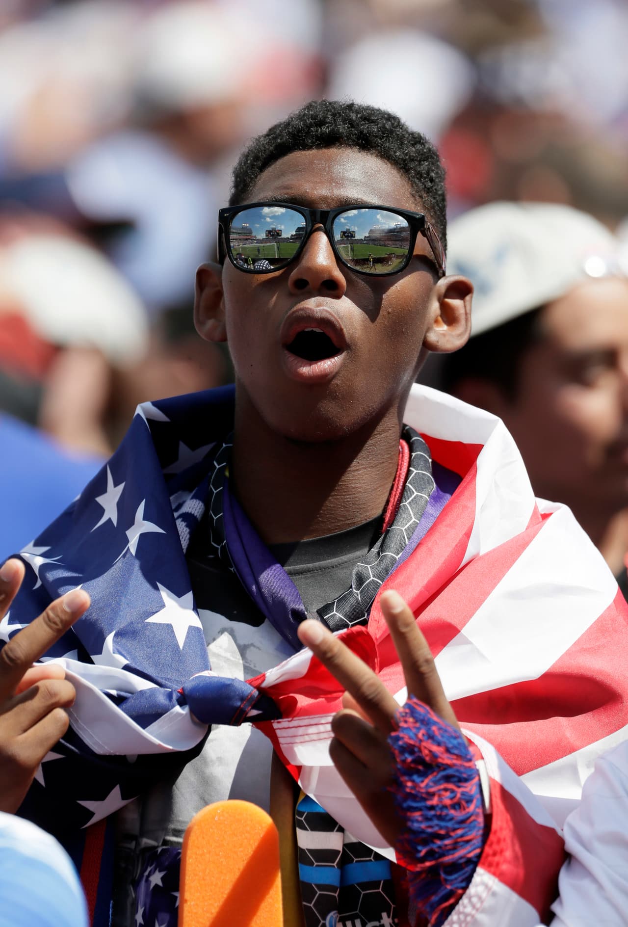 El público norteamericano se dio cita para apoyar a su selección. Maquillajes, peinados estrafalarios y una inmensa cantidad de artículos promocionales fueron la constante en el Nissan Stadium.