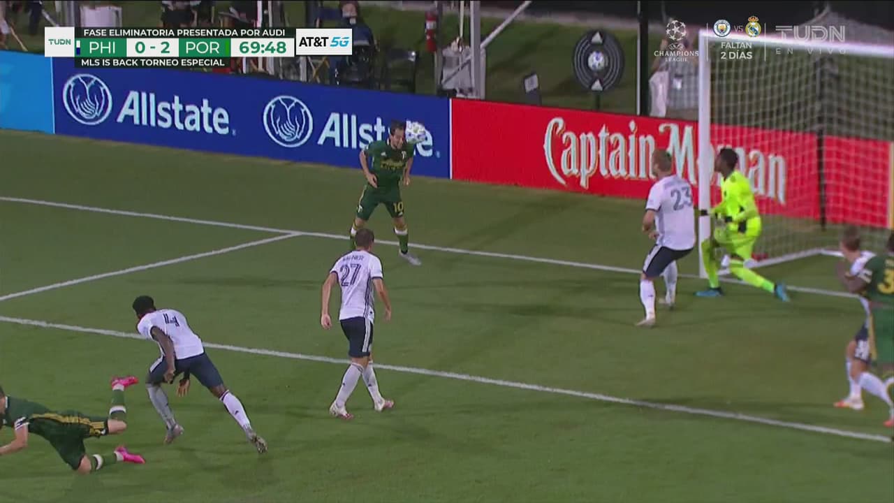 ¡Esfuerzo en vano! Blake se luce y en la siguiente jugada ve caer el 2-0 de Timbers