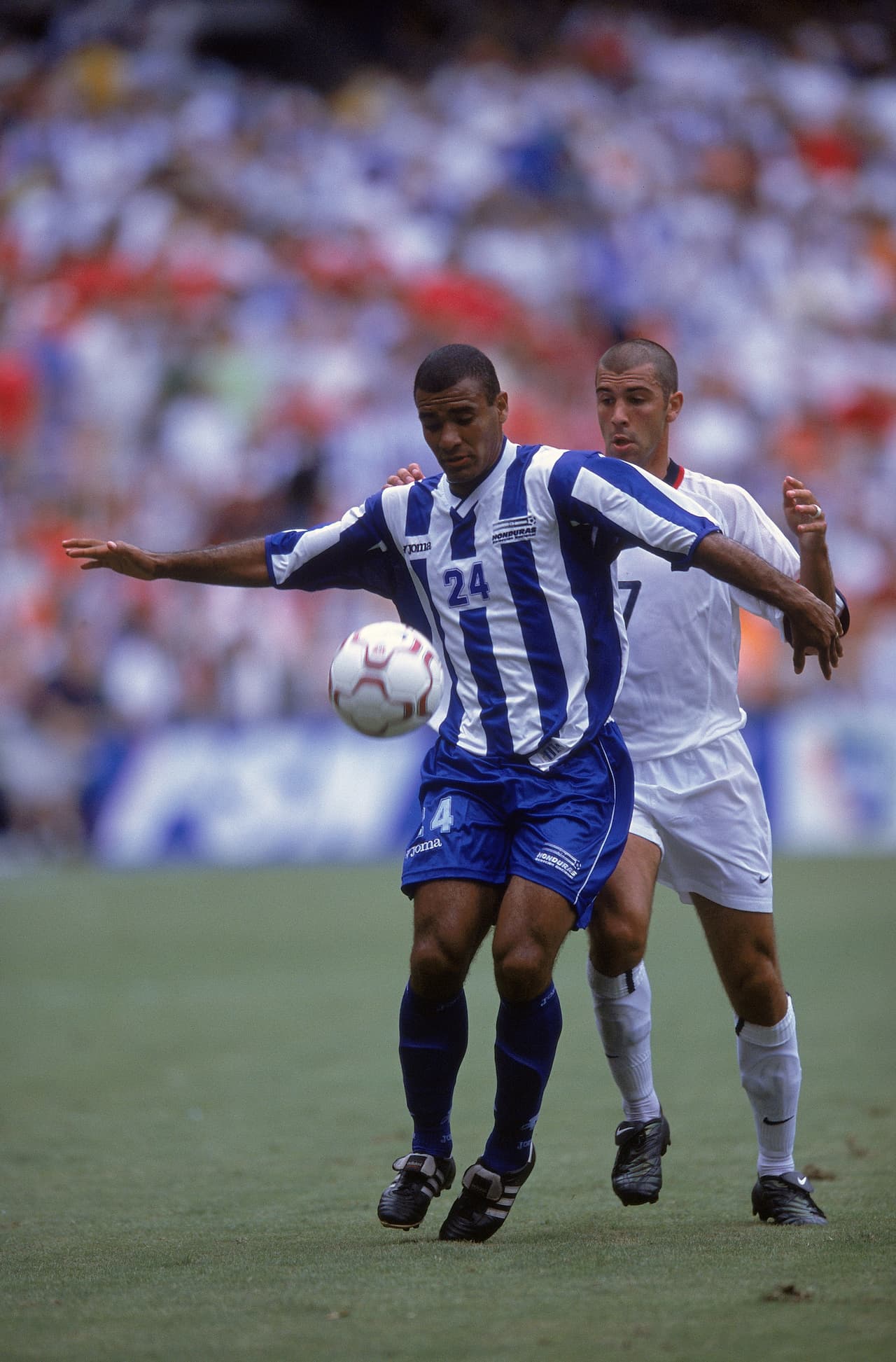 Ninrol Medina - Defensa: en el fútbol 'catracho' jugó para C.D. Motagua, C.D. Vida y C.D. Victoria. Además jugó para los Tigres U.A.N.L., Zacatepec, Atlante e Irapuato en México. Tuvo un paso por el Saprissa de Costa Rica, también. Jugó 53 partidos con su selección.