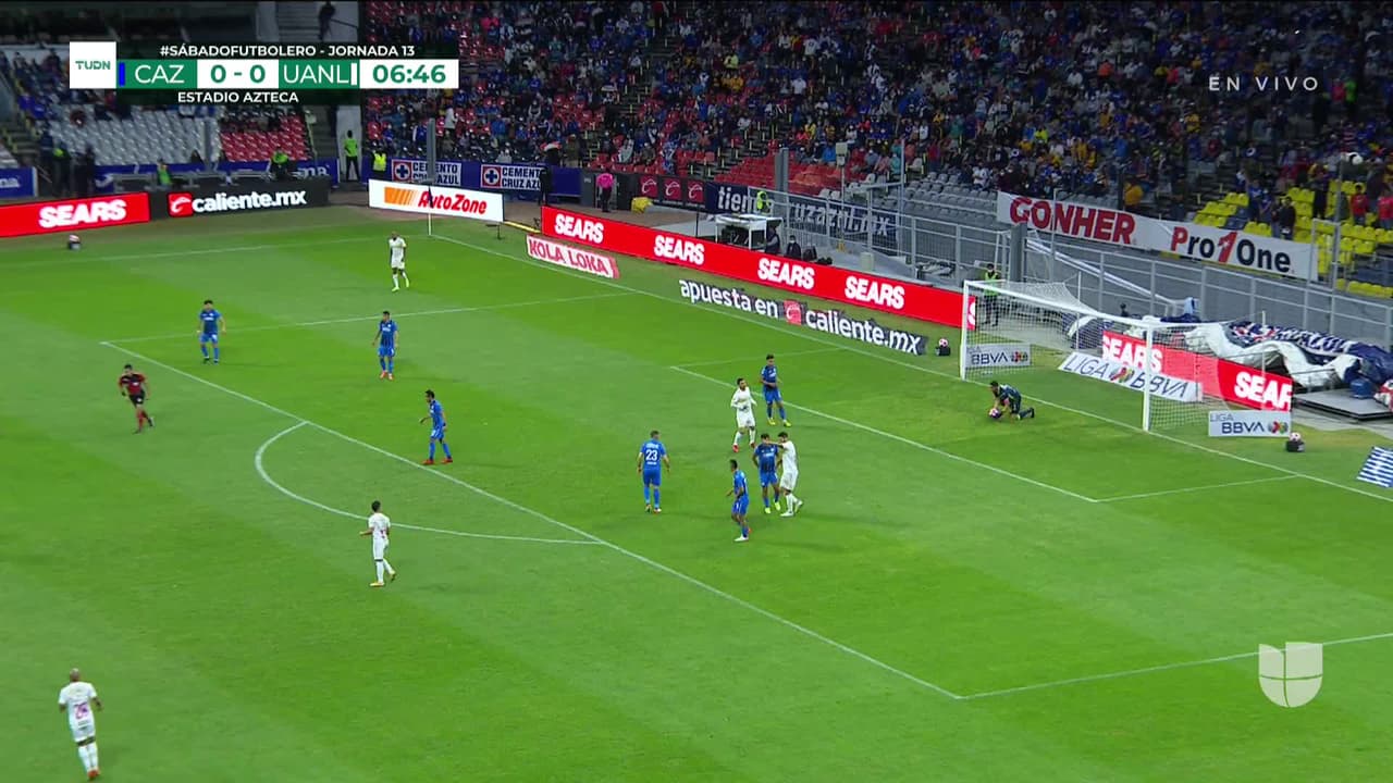 ¡TIRO ATAJADO! disparo por Leonardo Fernández.