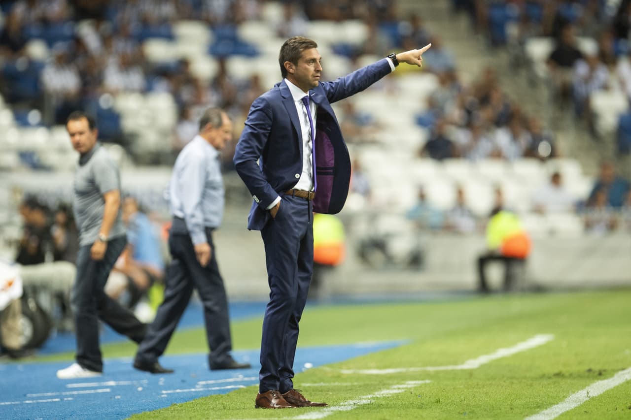 El técnico uruguayo Diego Alonso hizo dos cambios al minuto 17 del segundo tiempo al ingresar al colombiano Avilés Hurtado y al argentino Gabriel Funes Mori.