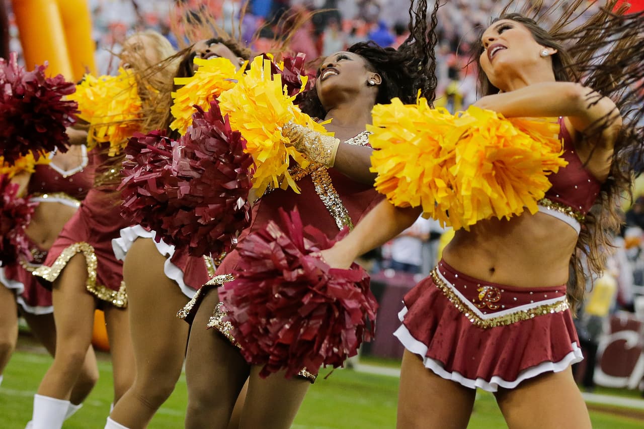 Las animadoras de los equipos de la NFL le dieron ese ingrediente extra al espectáculo y la fiesta del fútbol americano estadounidense, incluso, sin temer al clima en algunos casos.