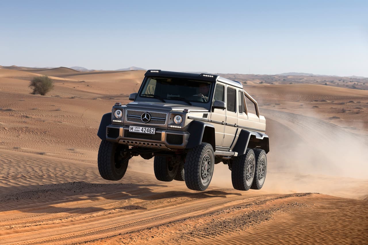 A finales del 2013 Mercedes-Benz empezó la fabricación de solo 30 unidades de la 
<b><a href="http://uni.vi/L2bR100FMO0" target="_blank">Mercedes-Benz G63 AMG 6x6</a></b>, la cual se convertiría en su vehículo no-militar más capaz del mundo. Cada unidad ofrecida al público por 400,000 euros ($438,000 aprox.).