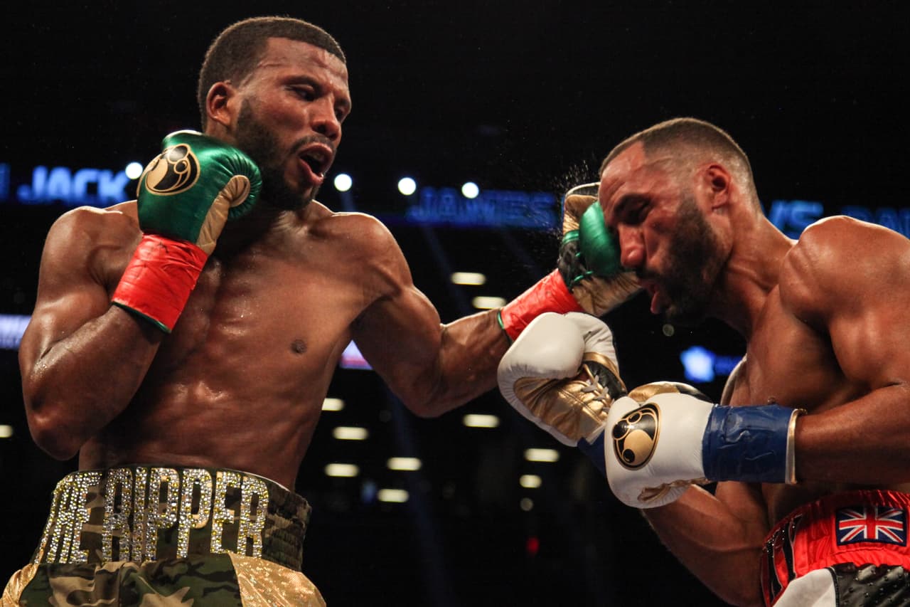 Pero tras cinco rounds, Boadou Jack mostró otra cara y comenzó a tener un mejor boxeo que en ocasiones provocó que James atacara menos.
<br>